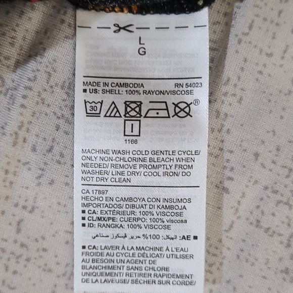 💙 BLOUSE: Tunic Style Black Floral Blouse - Picture 8 of 10